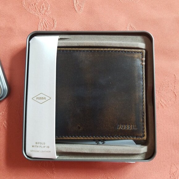 Men's Wade Leather Bifold with Flip ID Wallet, Black, (Model: ML3882001) - Picture 6 of 10